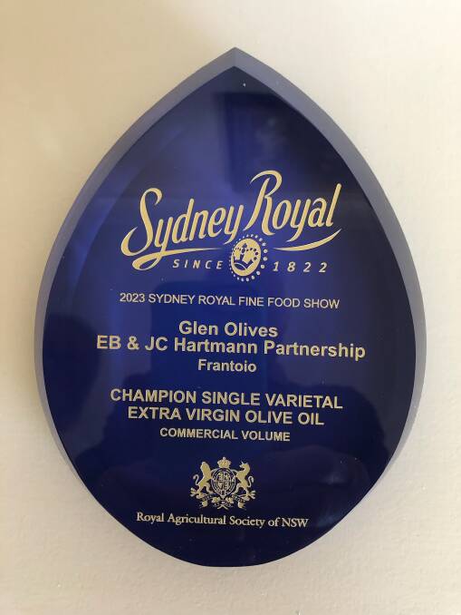 The award for champion single varietal extra virgin olive oil presented to Tom and Judy Hartmann, Glen Olives, Glen Innes. Picture supplied
